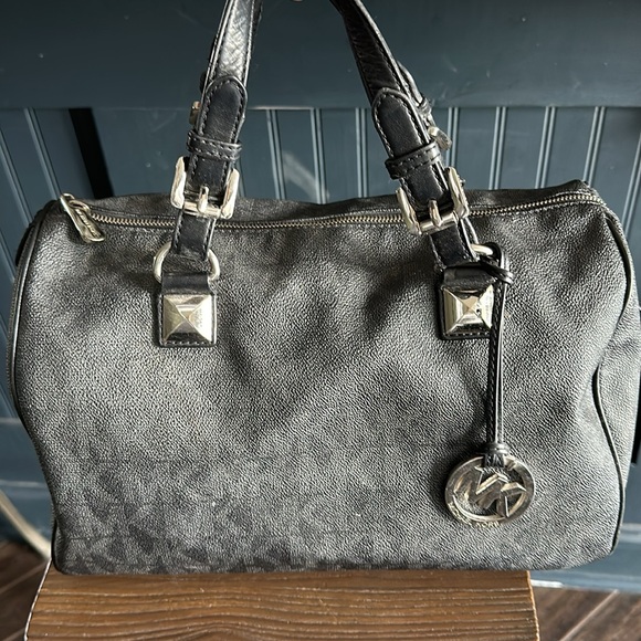‼️SOLD‼️Black Grayson Michael Kors Handbag - Picture 1 of 15